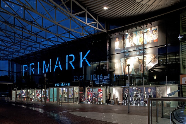 Primark encoge su beneficio un 3% en el primer semestre pero mantiene al alza sus ventas